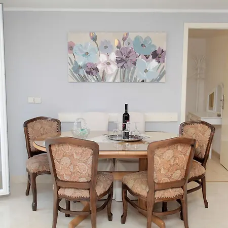 Eva * Τρογκίρ